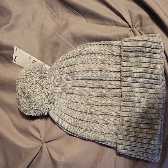 Michael Kors beanie hat - Picture 2 of 3